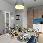 Smiling In Desenzano View Desenzanoloft Official Partner Homes & By Marriott Bonvoy Appartement