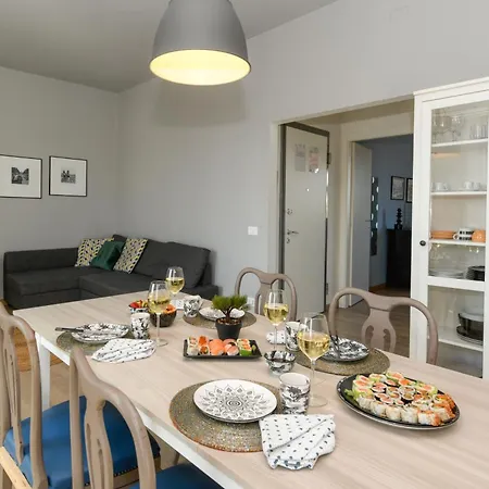 Smiling In Desenzano View Desenzanoloft Official Partner Homes & By Marriott Bonvoy Apartamento Desenzano del Garda